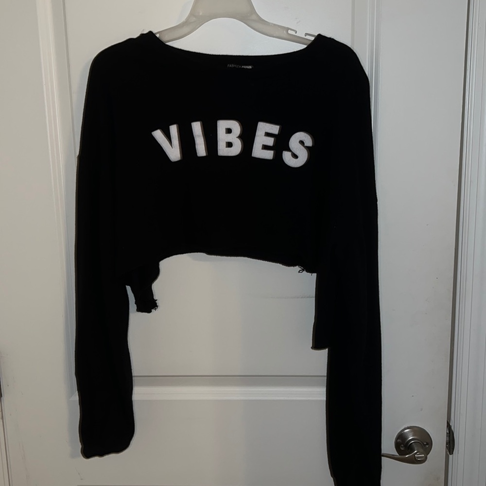 Cropped black crewneck